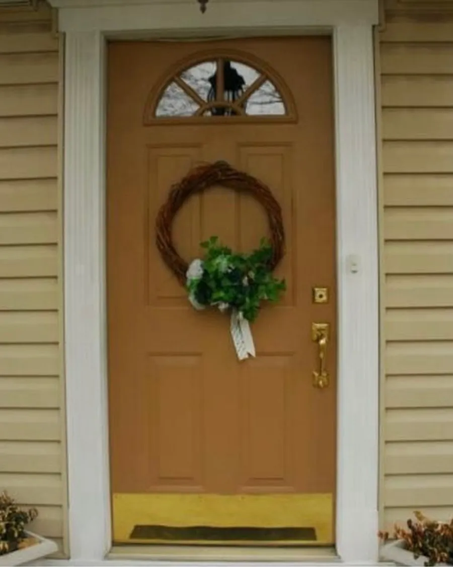 Older front entry door before replacement by Go2 Exteriors